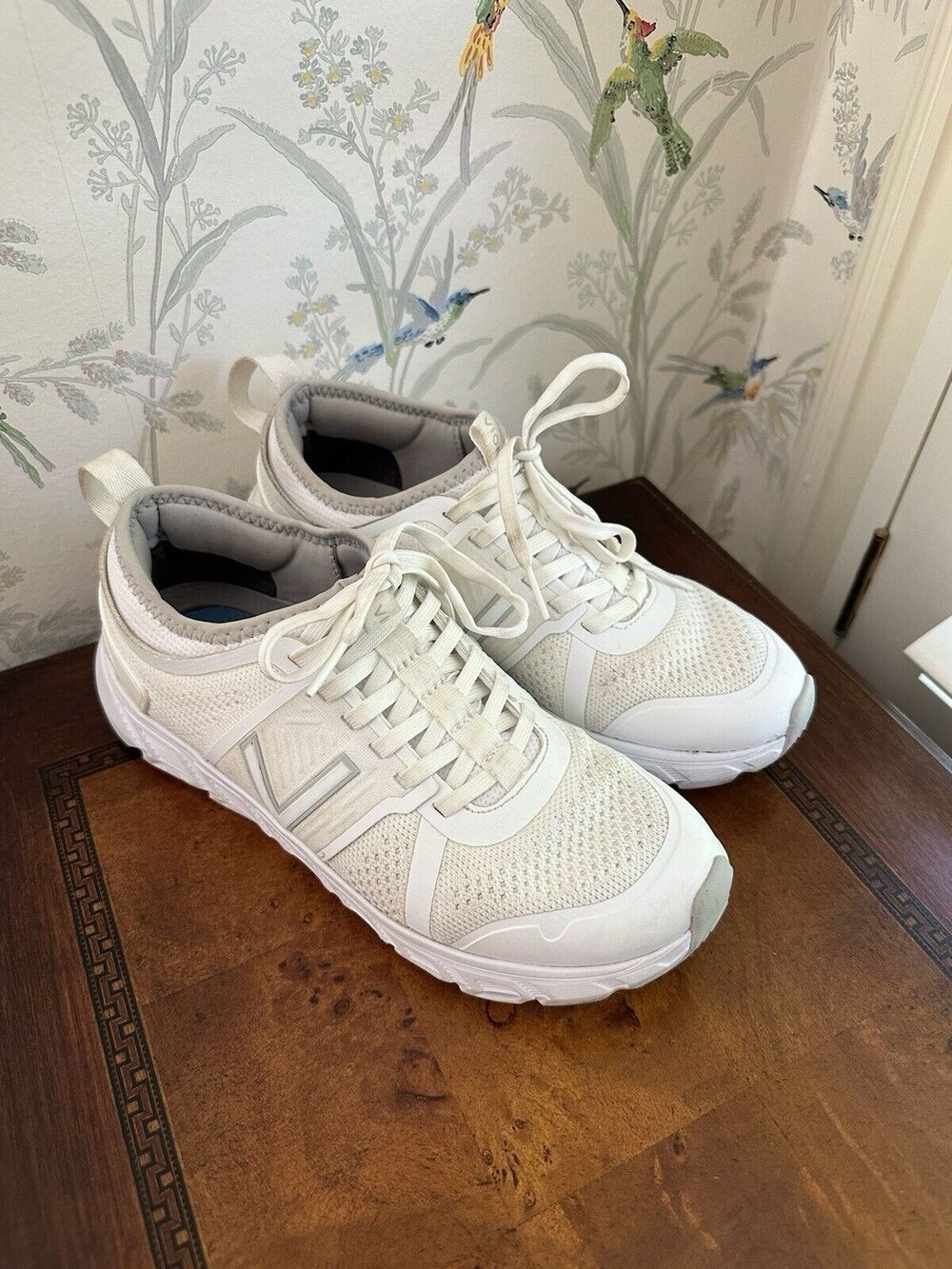 Vionic Captivate Women's White Lace Up Comfort Sneakers Size 6